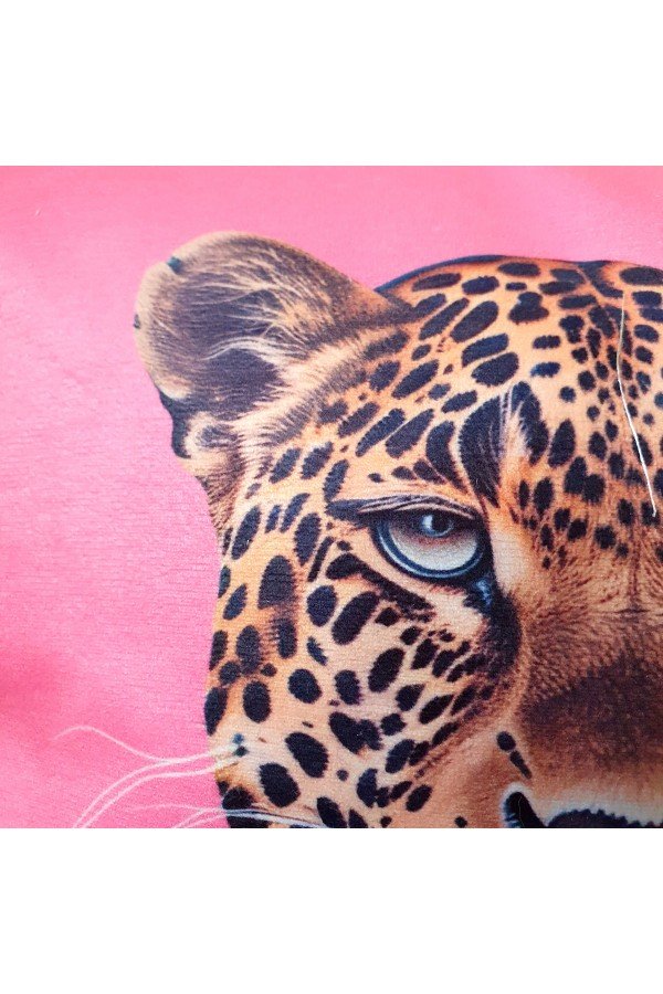 Leopar Desenli Pembe Kadife Saçaklı Dekoratif Kırlent Kılıfı 43x43 cm Leopar Desenli Pembe Kadife Saçaklı Dekoratif Kırlent Kılıfı 43x43 cm