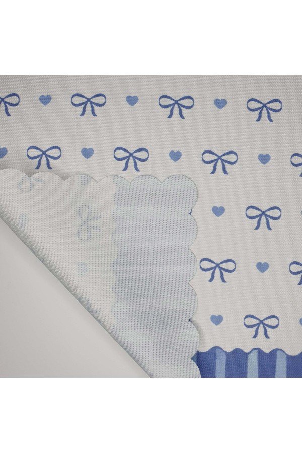 Romantik Mavi Çizgili Fiyonk ve Kalp Desenli Lazer Kesim Kumaş Fırın Örtüsü Romantik Mavi Çizgili Fiyonk ve Kalp Desenli Lazer Kesim Kumaş Fırın Örtüsü