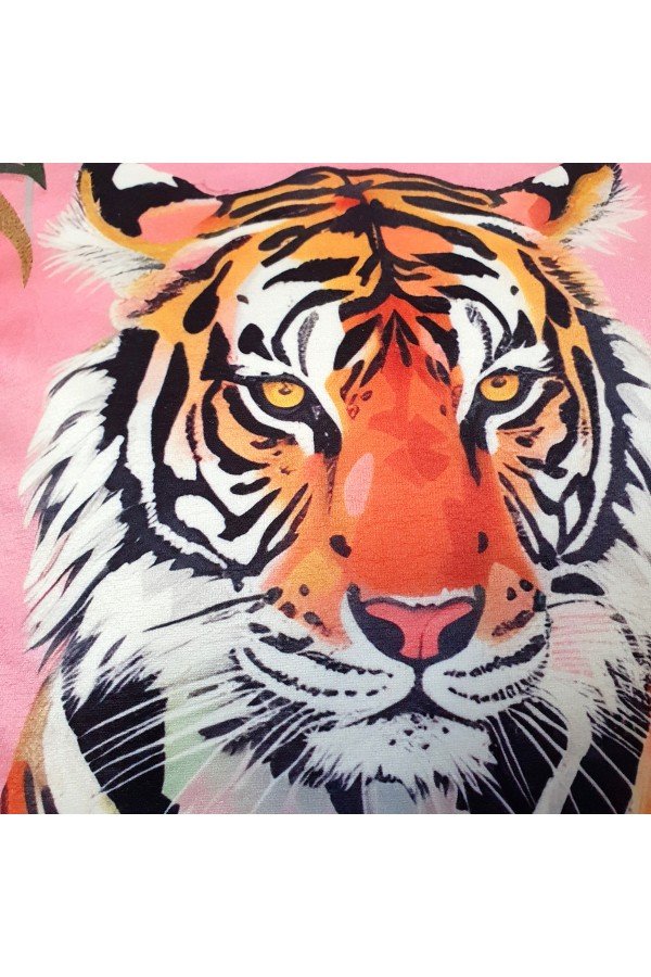 Kaplan Desenli Pembe Kadife Saçaklı Dekoratif Kırlent Kılıfı 43x43 cm Kaplan Desenli Pembe Kadife Saçaklı Dekoratif Kırlent Kılıfı 43x43 cm