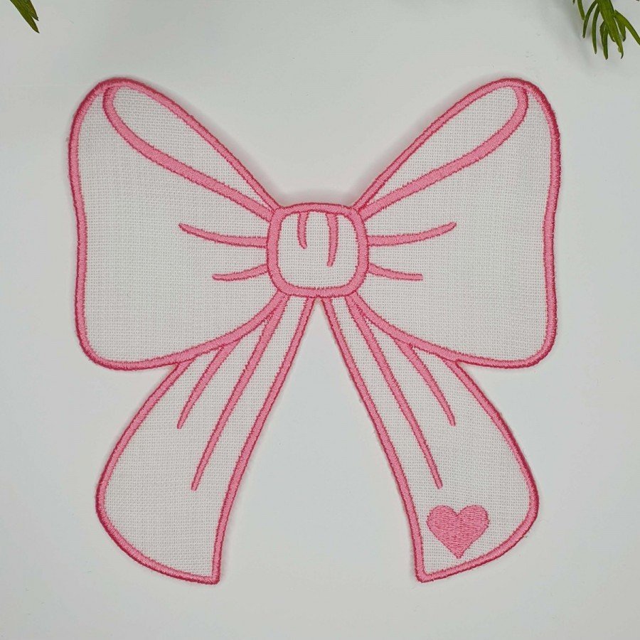 Pembe Kurdele Şeklinde Kalp Desenli Nakışlı Kokteyl Peçetesi 1 Adet