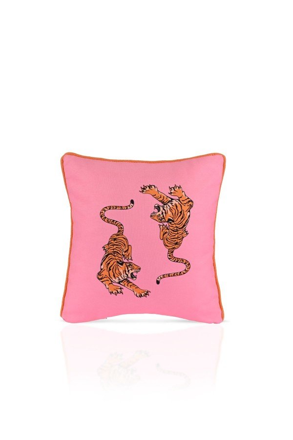 Neon Jungle Kaplan Desenli Pembe Kırlent Kılıfı – 43x43cm Neon Jungle Kaplan Desenli Pembe Kırlent Kılıfı – 43x43cm