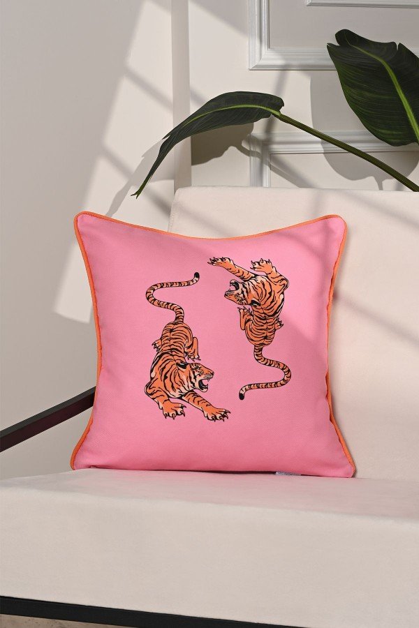 Neon Jungle Kaplan Desenli Pembe Kırlent Kılıfı – 43x43cm Neon Jungle Kaplan Desenli Pembe Kırlent Kılıfı – 43x43cm