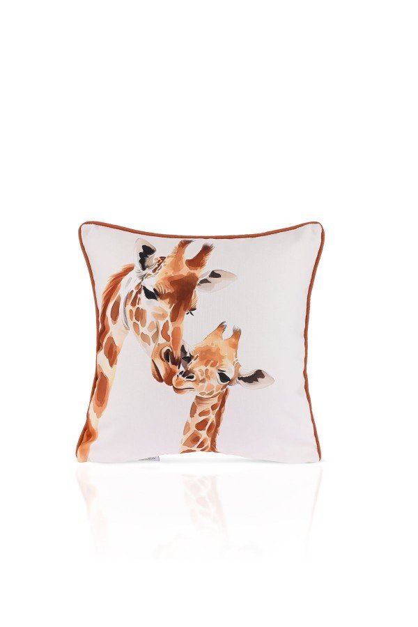 Savanna Love Zürafa İllüstrasyonlu Kırlent Kılıfı – 43x43cm Savanna Love Zürafa İllüstrasyonlu Kırlent Kılıfı – 43x43cm