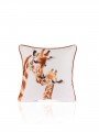 Savanna Love Zürafa İllüstrasyonlu Kırlent Kılıfı – 43x43cm Savanna Love Zürafa İllüstrasyonlu Kırlent Kılıfı – 43x43cm