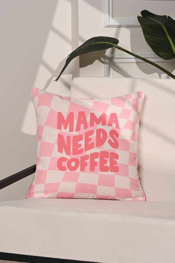 Mama Needs Coffee Pembe Damalı Espirili Kırlent Kılıfı – 43x43cm Mama Needs Coffee Pembe Damalı Espirili Kırlent Kılıfı – 43x43cm