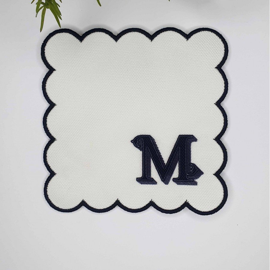 M Harfi Minimal Monogramlı Siyah Nakış Kenarlı Beyaz Kokteyl Peçetesi 1 Adet