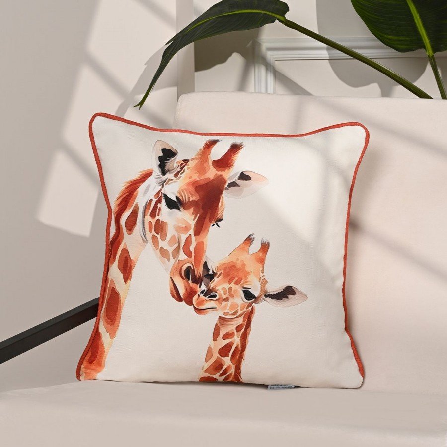 Savanna Love Zürafa İllüstrasyonlu Kırlent Kılıfı – 43x43cm