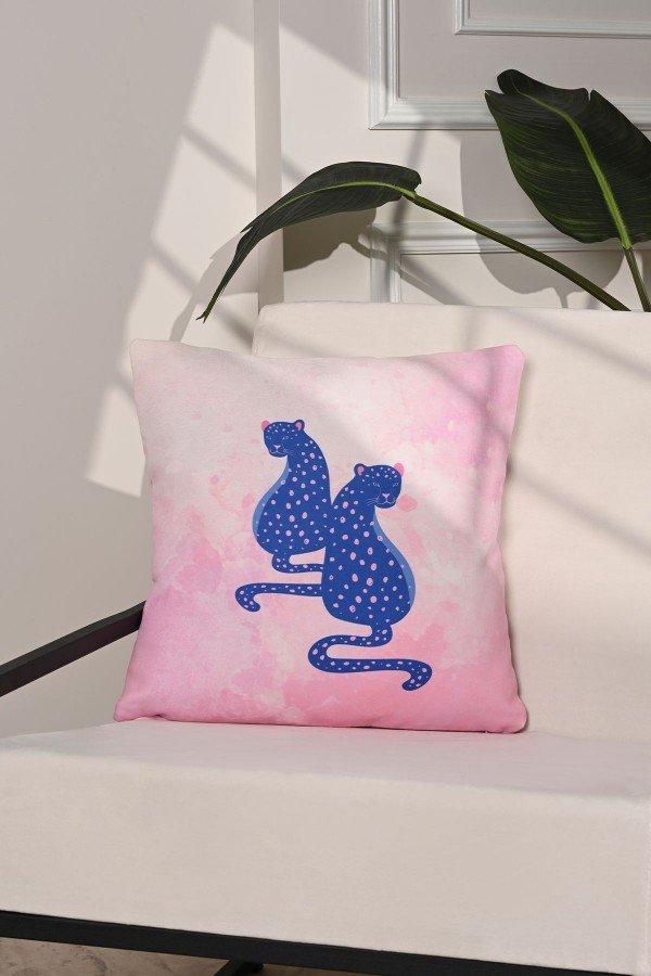 Pink Jungle İllüstratif Leopar Desenli Kırlent Kılıfı – 43x43cm Pink Jungle İllüstratif Leopar Desenli Kırlent Kılıfı – 43x43cm