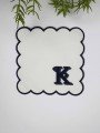 K Harfi Minimal Monogramlı Siyah Nakış Kenarlı Beyaz Kokteyl Peçetesi 1 Adet