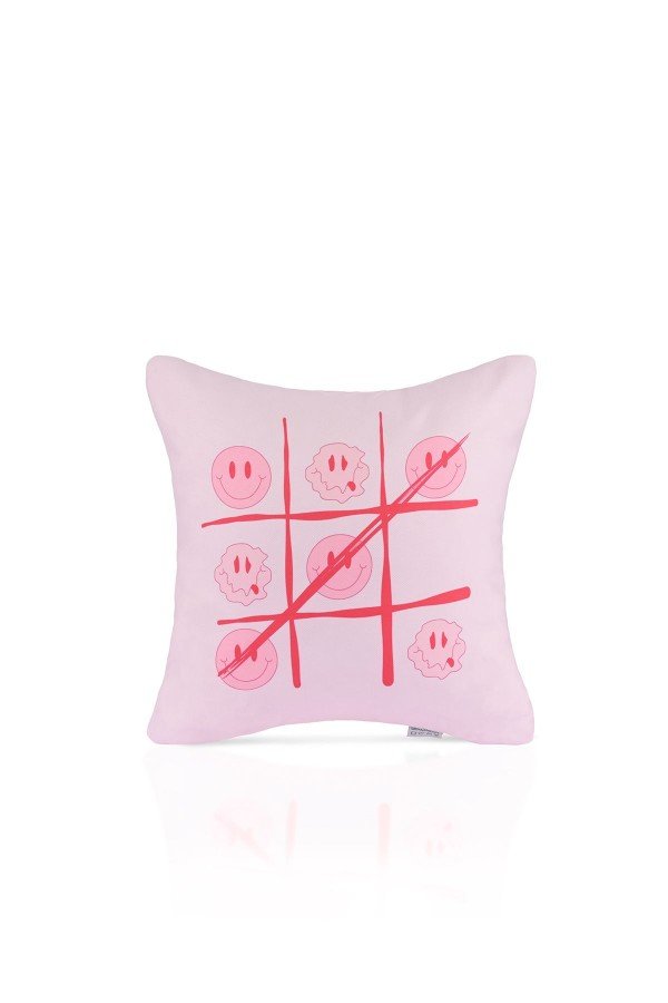 Happy Wins TikTakToe Smiley Desenli Kırlent Kılıfı – 43x43cm Happy Wins TikTakToe Smiley Desenli Kırlent Kılıfı – 43x43cm