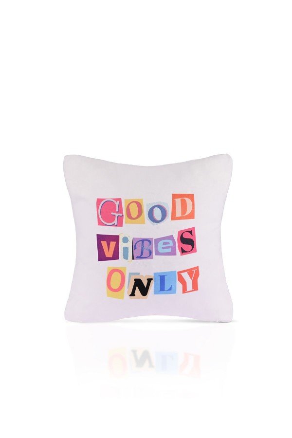 Good Vibes Only Renkli Kolaj Yazılı Kırlent Kılıfı – 43x43cm Good Vibes Only Renkli Kolaj Yazılı Kırlent Kılıfı – 43x43cm
