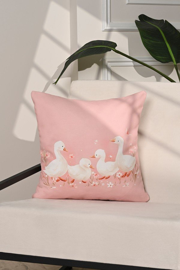 Blush Parade Pembe Ördekli Çocuk Kırlent Kılıfı – 43x43cm Blush Parade Pembe Ördekli Çocuk Kırlent Kılıfı – 43x43cm
