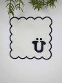 Ü Harfi Minimal Monogramlı Siyah Nakış Kenarlı Beyaz Kokteyl Peçetesi 1 Adet Ü Harfi Minimal Monogramlı Siyah Nakış Kenarlı Beyaz Kokteyl Peçetesi 1 Adet