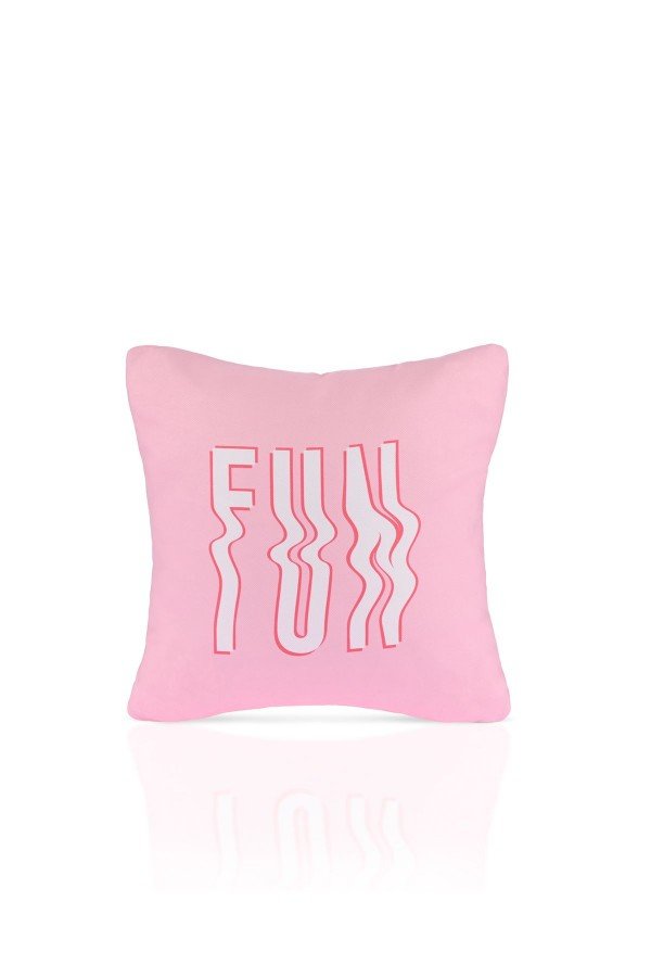 Wavy Fun Dalga Yazı Efektli Pembe Kırlent Kılıfı – 43x43cm Wavy Fun Dalga Yazı Efektli Pembe Kırlent Kılıfı – 43x43cm