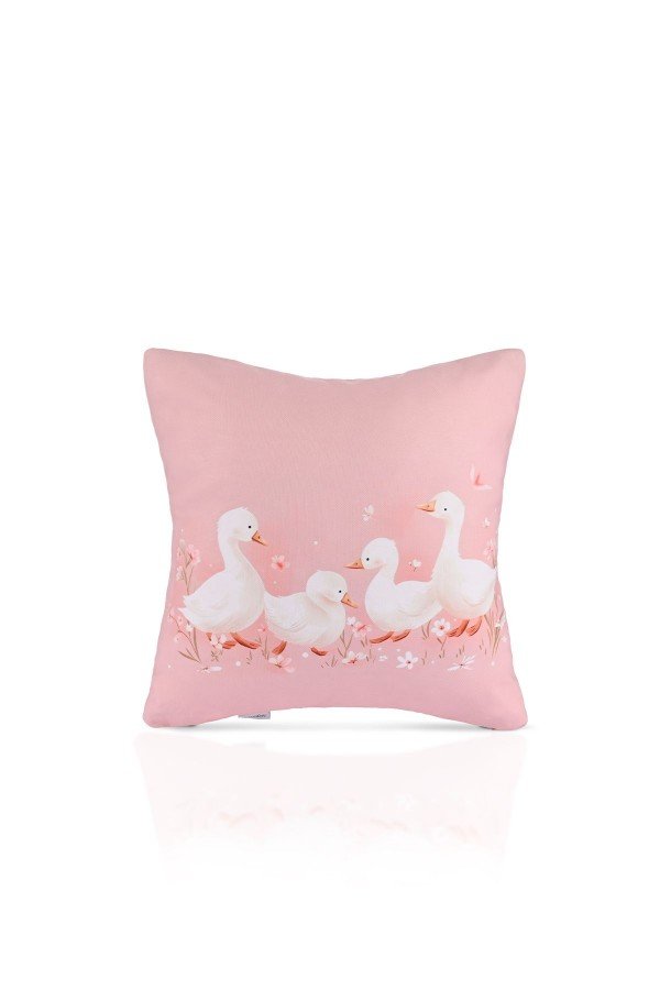 Blush Parade Pembe Ördekli Çocuk Kırlent Kılıfı – 43x43cm Blush Parade Pembe Ördekli Çocuk Kırlent Kılıfı – 43x43cm