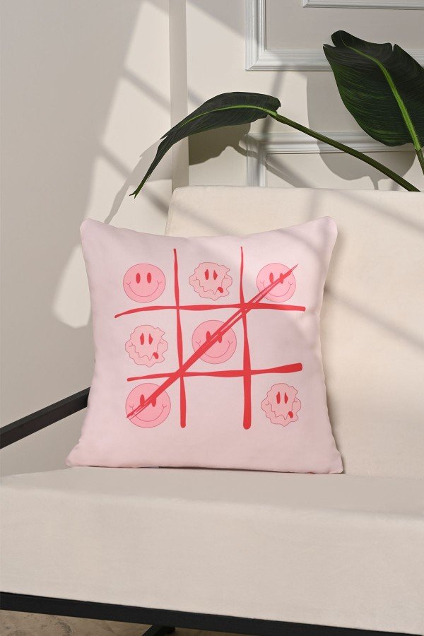 Happy Wins TikTakToe Smiley Desenli Kırlent Kılıfı – 43x43cm Happy Wins TikTakToe Smiley Desenli Kırlent Kılıfı – 43x43cm