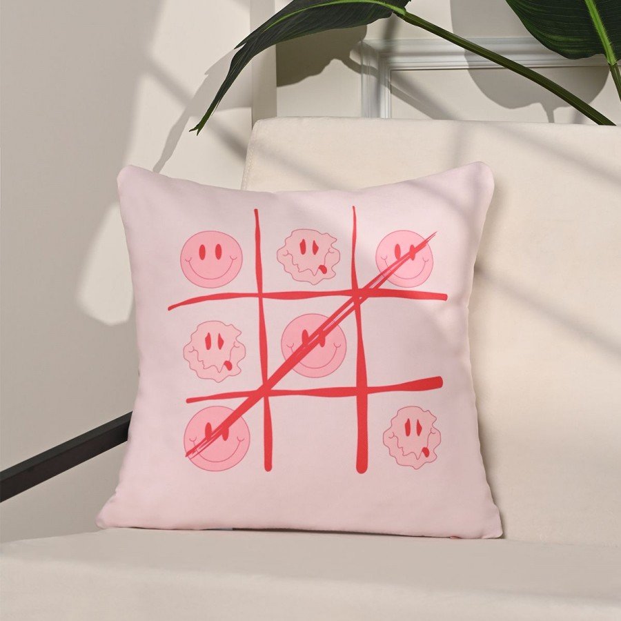 Happy Wins TikTakToe Smiley Desenli Kırlent Kılıfı – 43x43cm