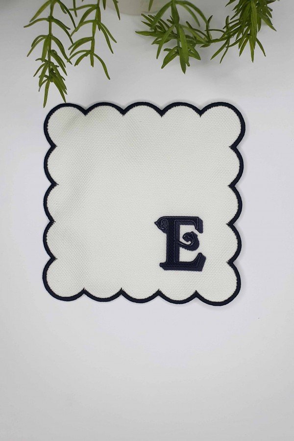 E Harfi Minimal Monogramlı Siyah Nakış Kenarlı Beyaz Kokteyl Peçetesi 1 Adet