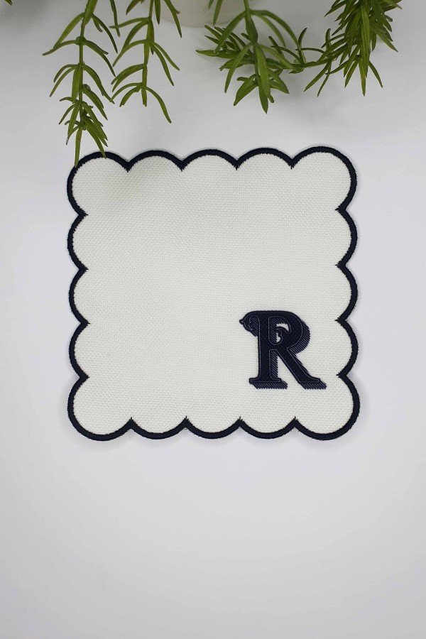 R Harfi Minimal Monogramlı Siyah Nakış Kenarlı Beyaz Kokteyl Peçetesi 1 Adet R Harfi Minimal Monogramlı Siyah Nakış Kenarlı Beyaz Kokteyl Peçetesi 1 Adet