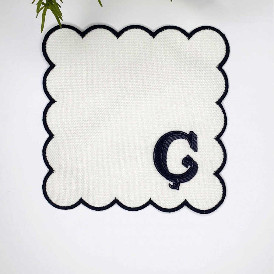 Ç Harfi Minimal Monogramlı Siyah Nakış Kenarlı Beyaz Kokteyl Peçetesi 1 Adet