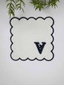 V Harfi Minimal Monogramlı Siyah Nakış Kenarlı Beyaz Kokteyl Peçetesi 1 Adet