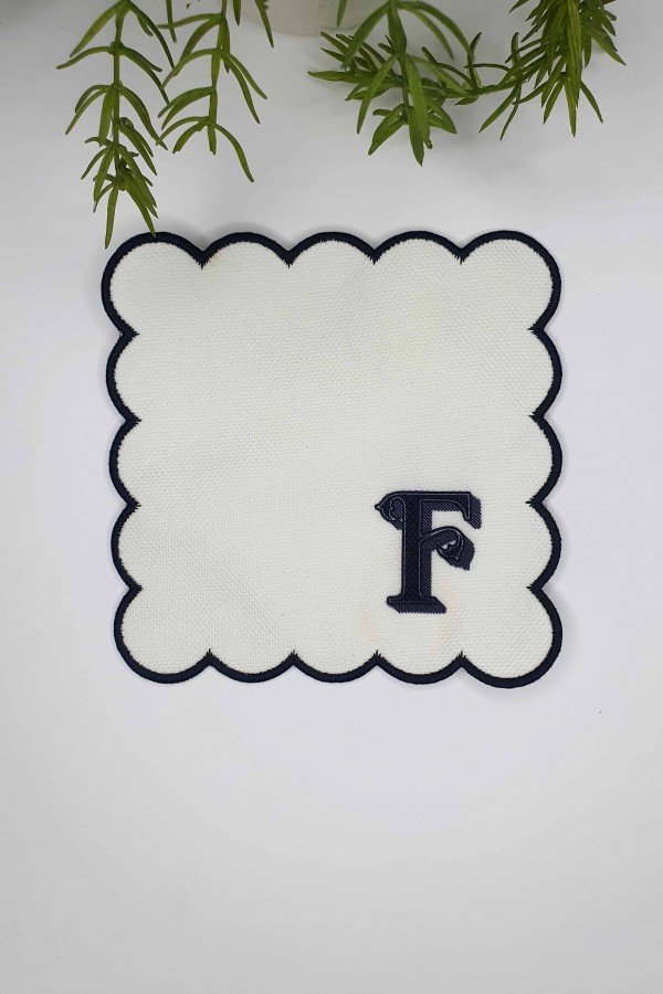 F Harfi Minimal Monogramlı Siyah Nakış Kenarlı Beyaz Kokteyl Peçetesi 1 Adet