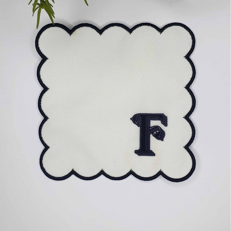 F Harfi Minimal Monogramlı Siyah Nakış Kenarlı Beyaz Kokteyl Peçetesi 1 Adet