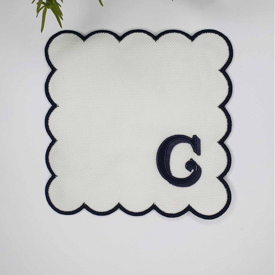 C Harfi Minimal Monogramlı Siyah Nakış Kenarlı Beyaz Kokteyl Peçetesi 1 Adet