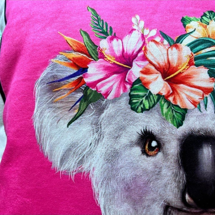 Fuşya Zemin Kokoş Koala Desenli Dijital Baskılı Kadife Kırlent Kılıfı Saçaklı