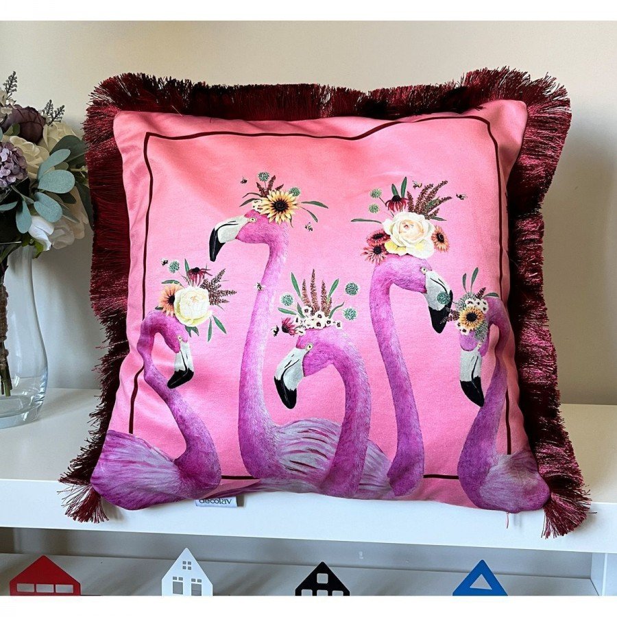 Pembe Zemin Flamingo Desenli Dijital Baskılı Kadife Kırlent Kılıfı Saçaklı