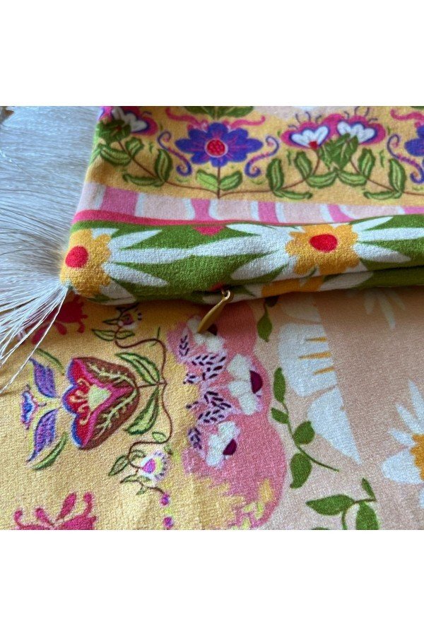 Sulu Boya Pastel Renkler Elegant Çiçek Desenli Dijital Baskılı Kadife Kırlent Kılıfı Saçaklı Sulu Boya Pastel Renkler Elegant Çiçek Desenli Dijital Baskılı Kadife Kırlent Kılıfı Saçaklı