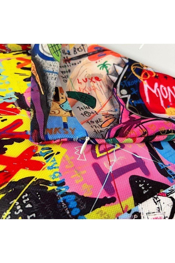 Kırlent Kılıfı Neon Yazılar Kadın Pop Art Desenli Dijital Baskılı Kırlent Kılıfı Neon Yazılar Kadın Pop Art Desenli Dijital Baskılı