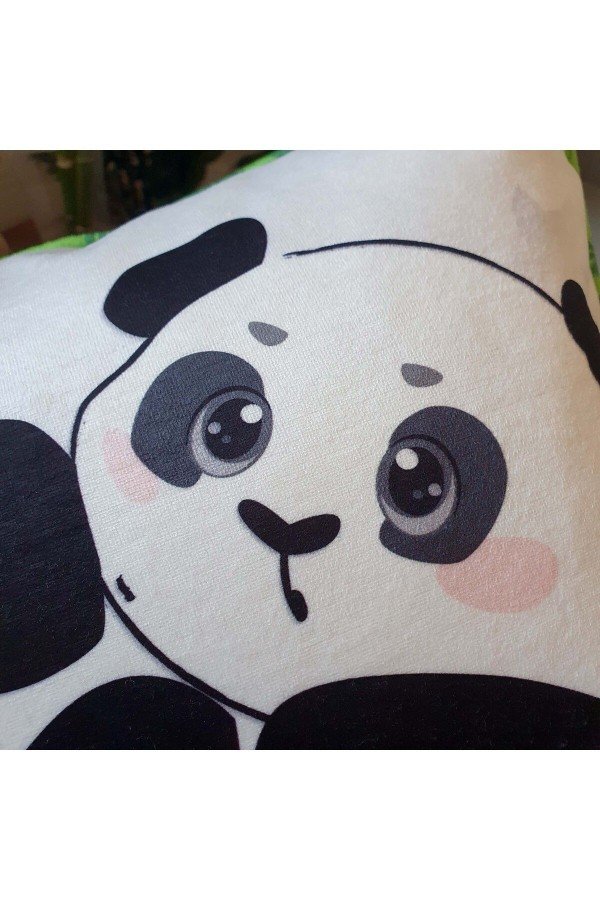 Oyuncu ve Utangaç Panda Desenli Bambu Fitilli Kadife Kırlent Kılıfı Oyuncu ve Utangaç Panda Desenli Bambu Fitilli Kadife Kırlent Kılıfı