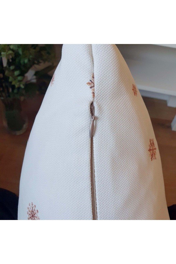 Kırlent Kılıfı Dağ Evi Geyik Temalı Kar Küresi Rüyası Desenli Dijital Baskılı Kırlent Kılıfı Dağ Evi Geyik Temalı Kar Küresi Rüyası Desenli Dijital Baskılı