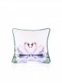 Romantik Kuğular ve Çiçek Desenli Fitilli Kırlent Kılıfı Romantik Kuğular ve Çiçek Desenli Fitilli Kırlent Kılıfı