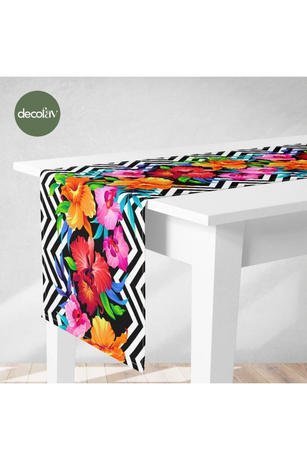 Runner Kenar Detay Zigzag Ortada Sulu Boya Büyük Çiçek Desenli Dijital Baskılı Runner Kenar Detay Zigzag Ortada Sulu Boya Büyük Çiçek Desenli Dijital Baskılı