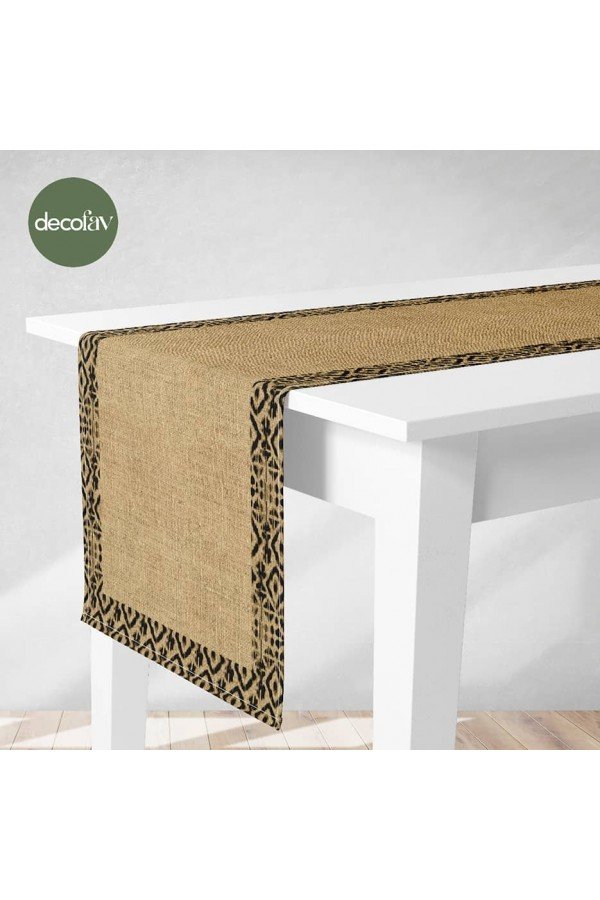 Runner Keten Desen Üzerine Siyah Kilim Desenli Dijital Baskılı Runner Keten Desen Üzerine Siyah Kilim Desenli Dijital Baskılı