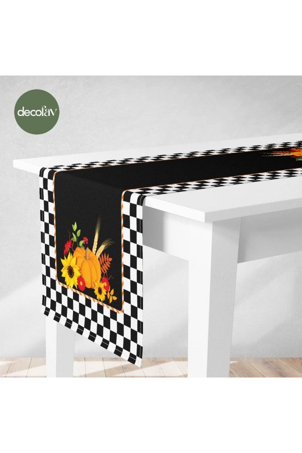 Runner Dama Desen Orta Siyah Zemin Üzerinde Dekoratif Kabak Çiçek Desenli Dijital Baskılı Runner Dama Desen Orta Siyah Zemin Üzerinde Dekoratif Kabak Çiçek Desenli Dijital Baskılı