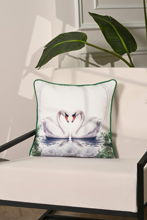 Romantik Kuğular ve Çiçek Desenli Fitilli Kırlent Kılıfı Romantik Kuğular ve Çiçek Desenli Fitilli Kırlent Kılıfı